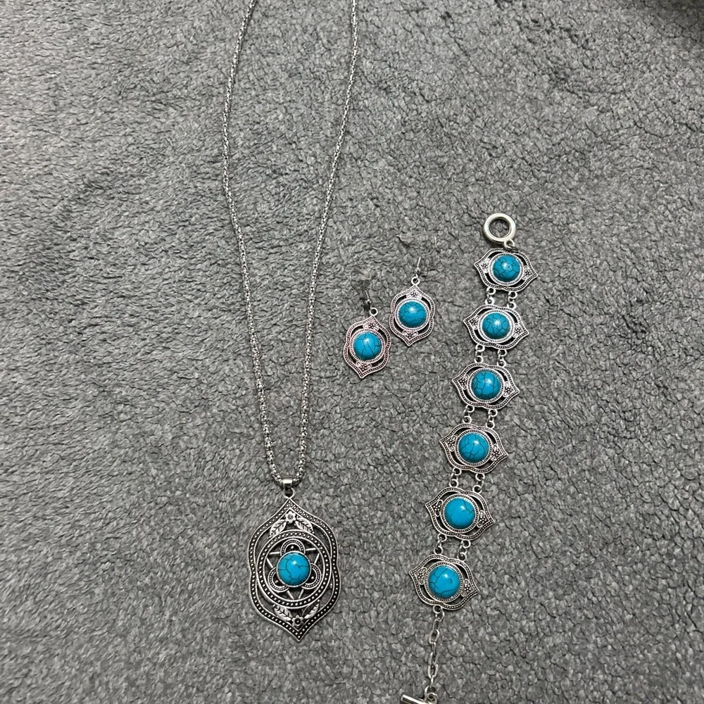 Turquoise Stone Silver Pendant Necklace, Bracelet & Earrings Set